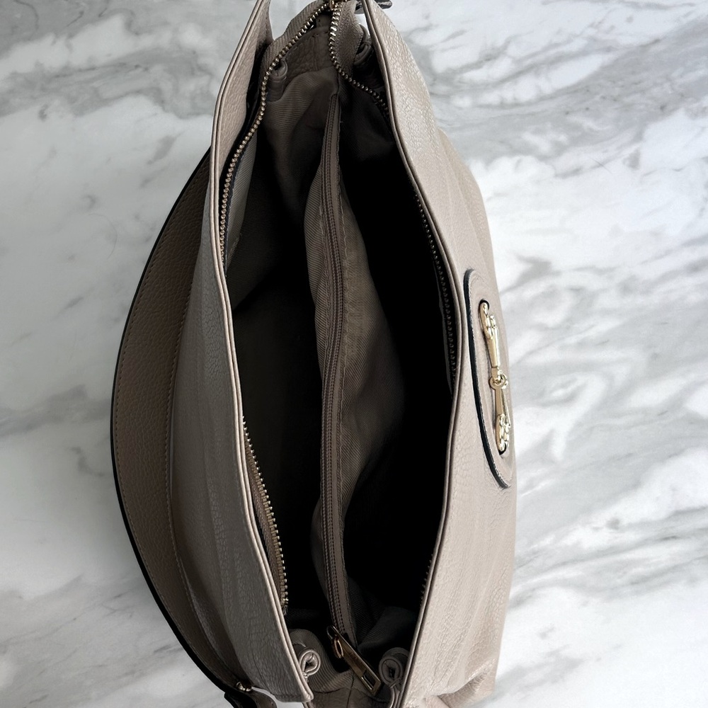 Italian Leather Shoulder Bag - Picture 11 of 16